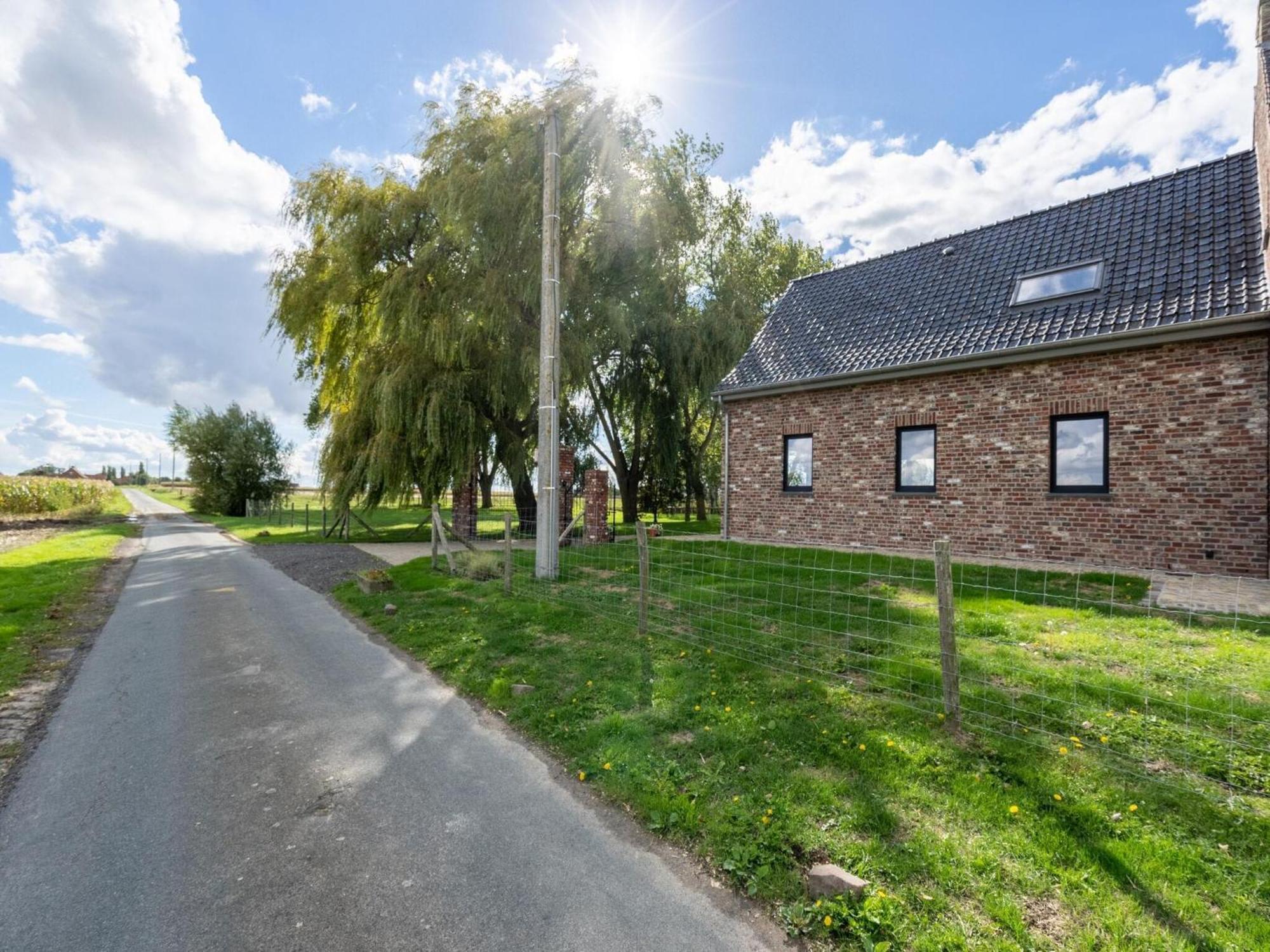 Spacious Holiday Home With Pond In Poperinge Roesbrugge-Haringe Eksteriør bilde