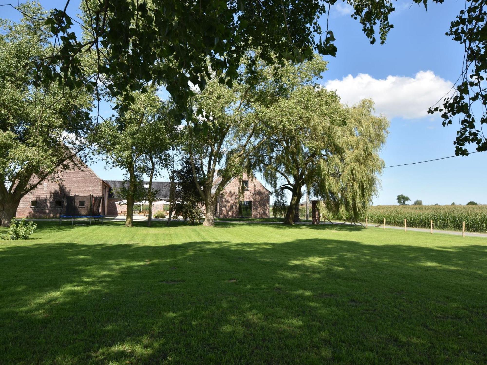 Spacious Holiday Home With Pond In Poperinge Roesbrugge-Haringe Eksteriør bilde