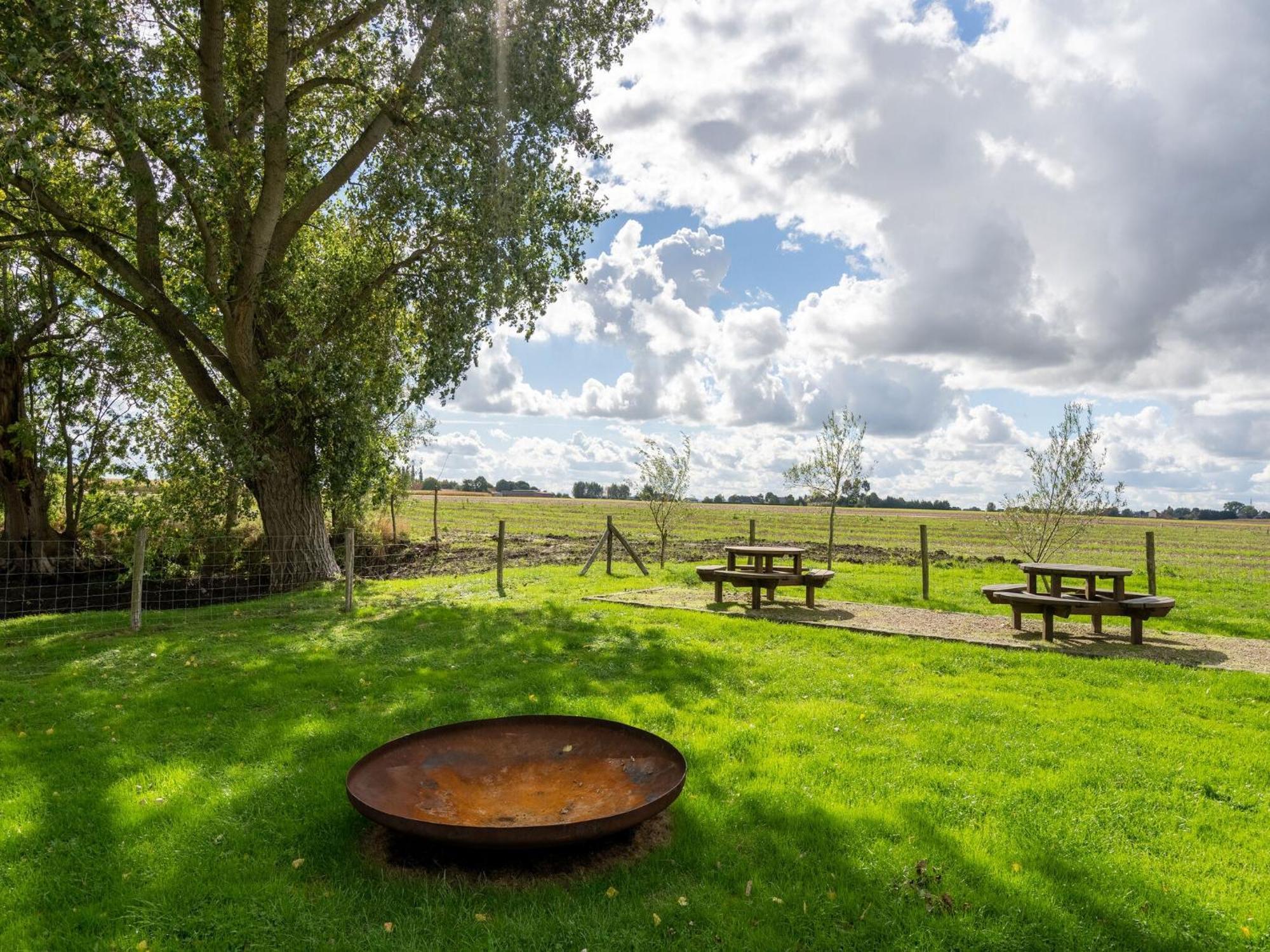 Spacious Holiday Home With Pond In Poperinge Roesbrugge-Haringe Eksteriør bilde