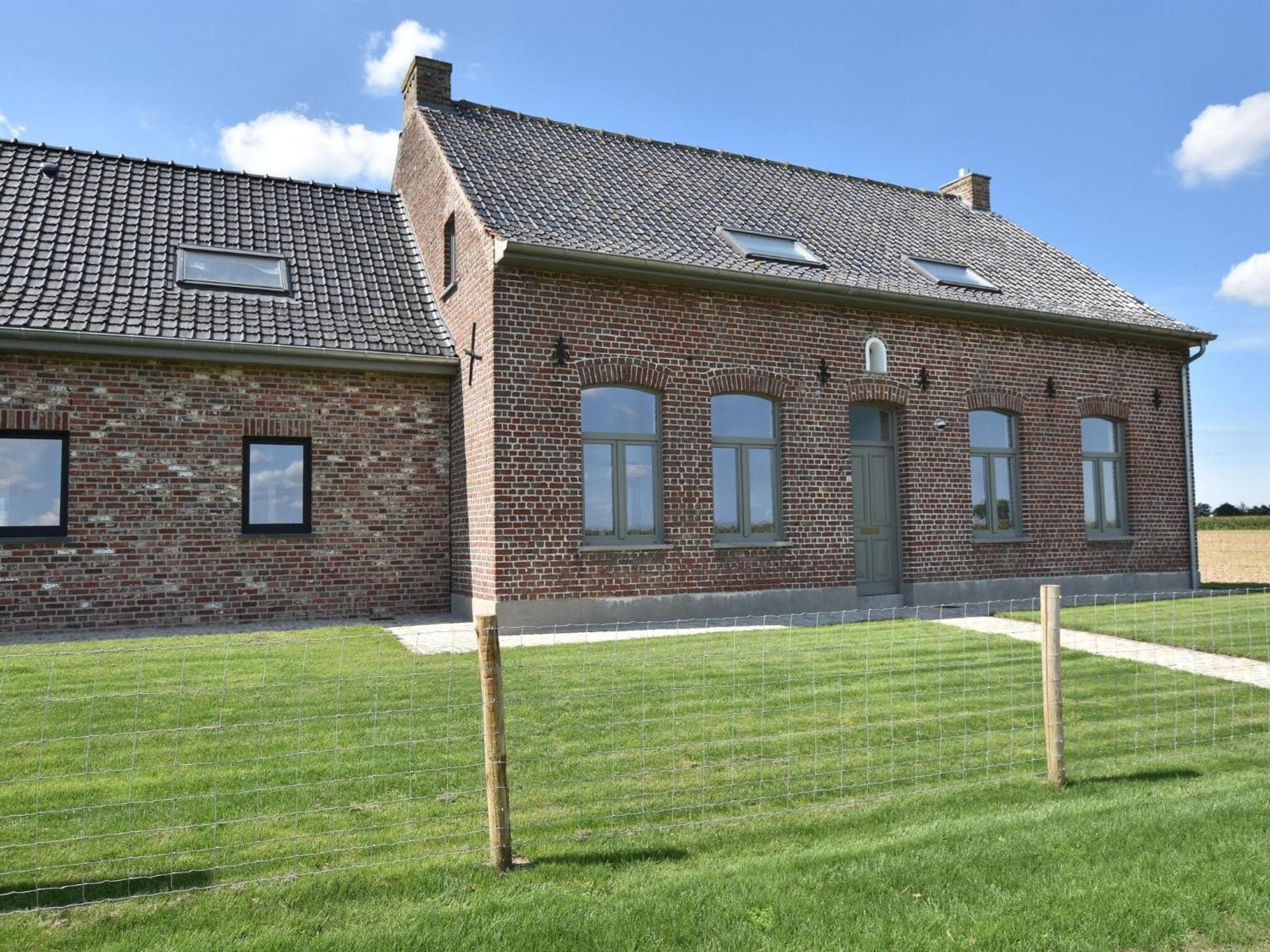 Spacious Holiday Home With Pond In Poperinge Roesbrugge-Haringe Eksteriør bilde