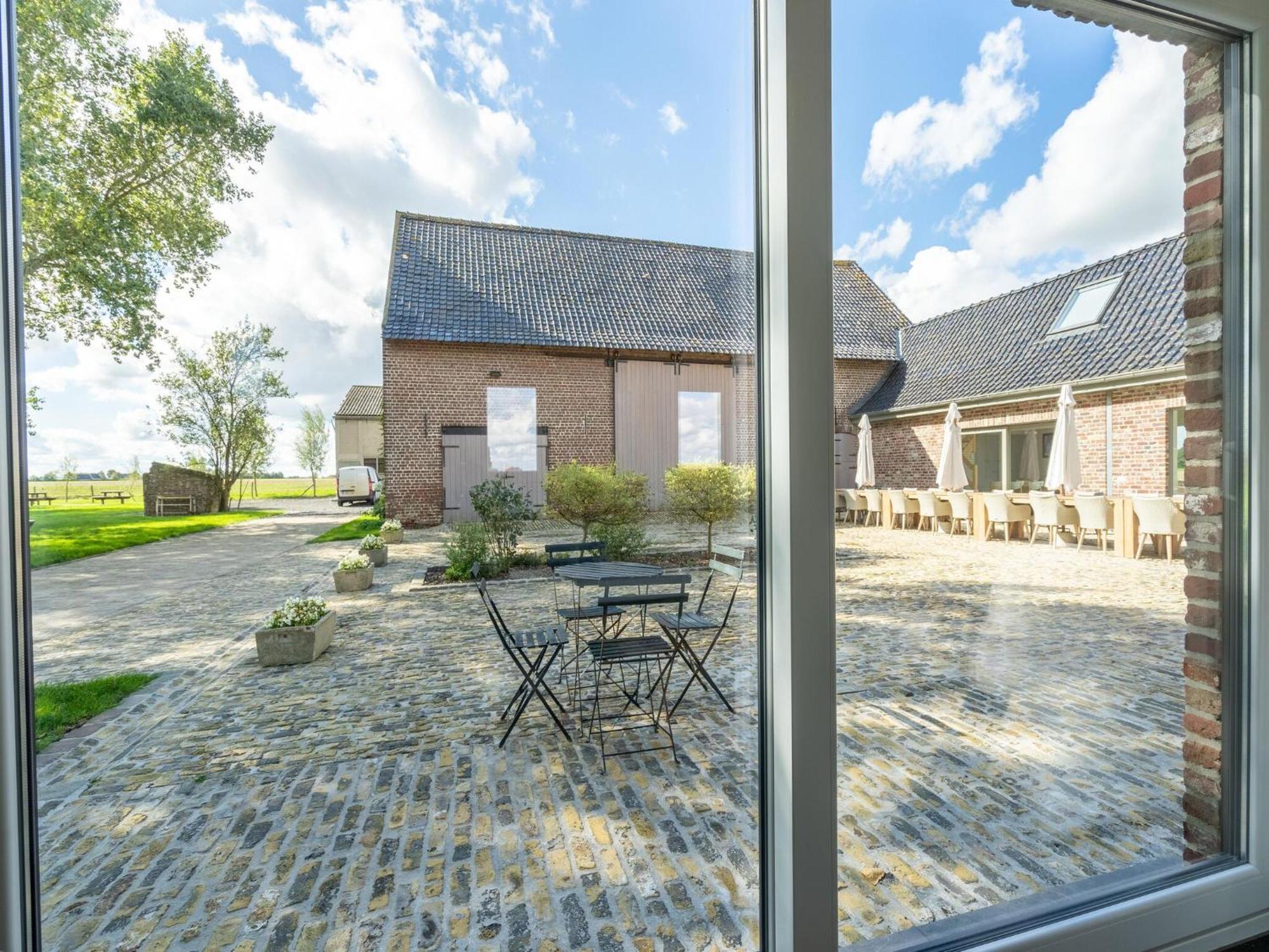 Spacious Holiday Home With Pond In Poperinge Roesbrugge-Haringe Eksteriør bilde